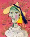 Mujer con sombrero de paja sobre un fondo floral 1938 Pablo Picasso